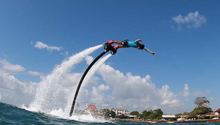 برای شروع تابستانی متفاوت؛ با انواع تفریحات آبی کیش آشنا شوید! 11 فلای بورد کیش