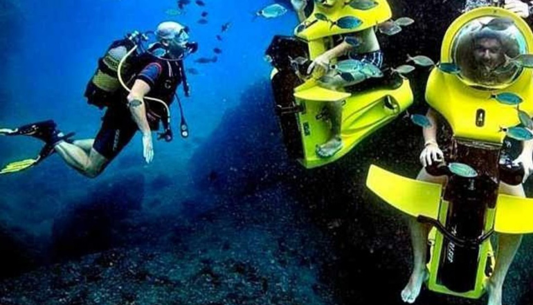 اسکله تفریحی کیش و تجربه هر تفریح آبی که فکرش را بکنید 14 اسکوتر دریایی در اسکله تفریحی کیش