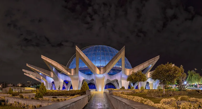 آسمان نمای گنبد مینا