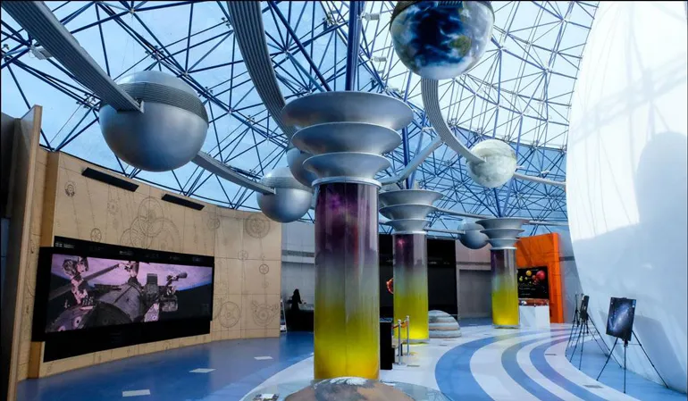 موزه نجوم در گنبد مینا پارک آب و آتش