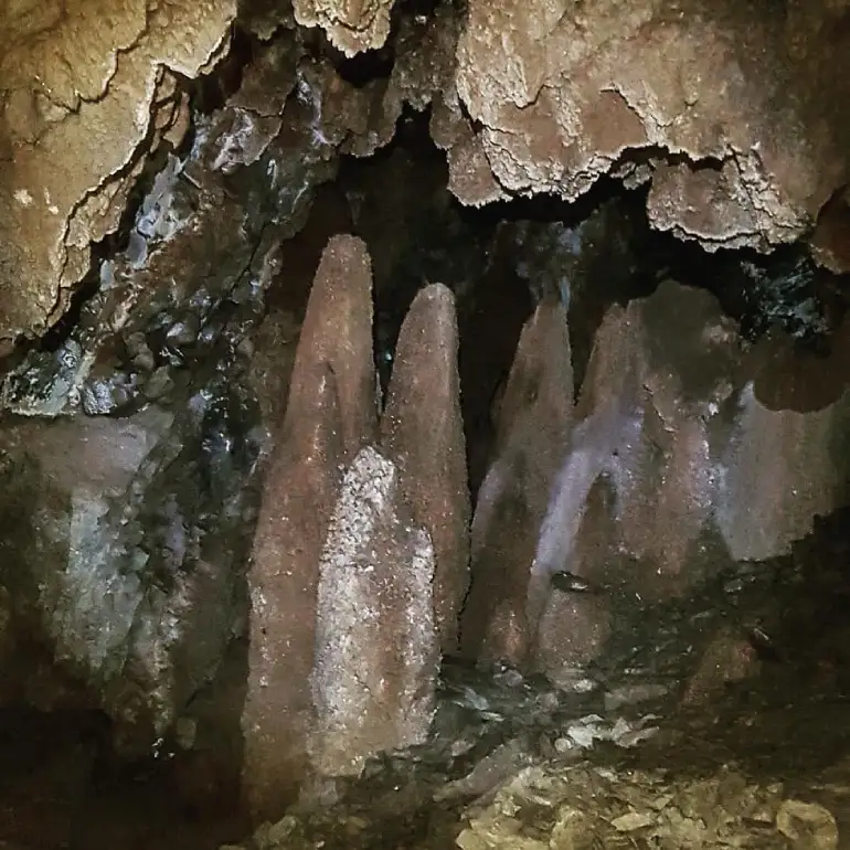 دیواره های غار رودافشان