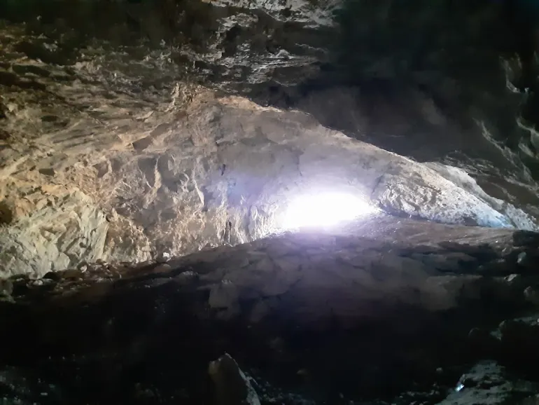 اقامت در نزدیکی غار رودافشان