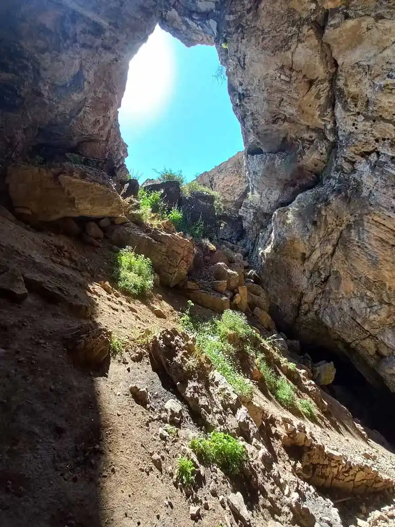 غار بونیک فیروزکوه