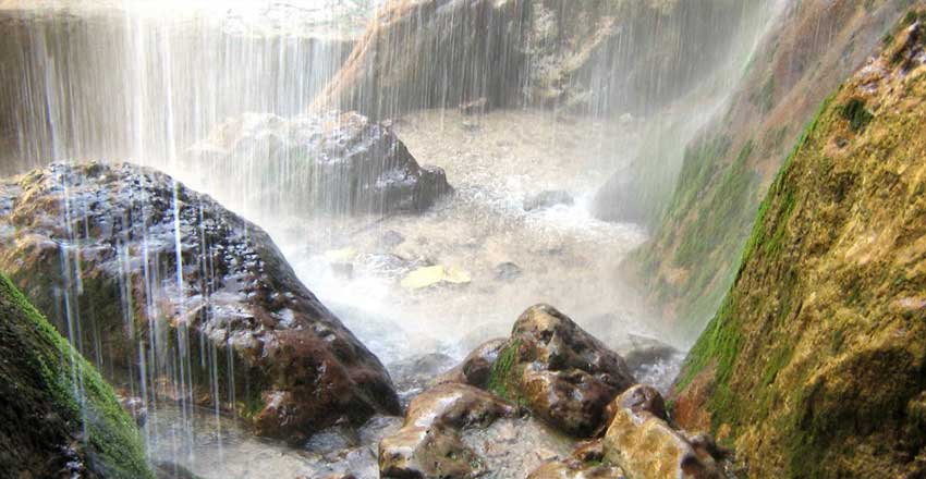 آبشار اخلمد؛ هدیه‌ای از دنیای طبیعت