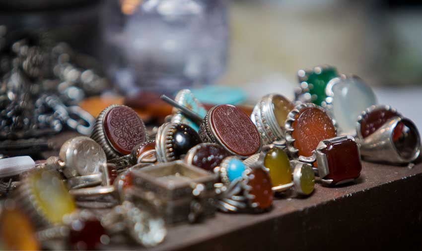 سوغاتی مشهد - انگشتر و سنگ های زینتی