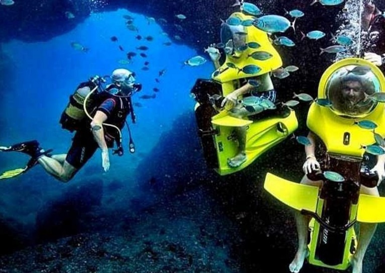 اسکوتر زیردریایی در قشم