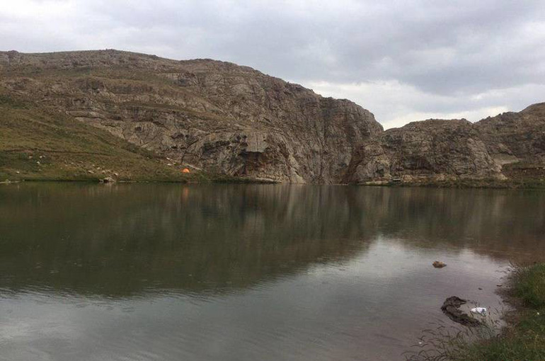 عکس دریاچه شگفت انگیز لزور