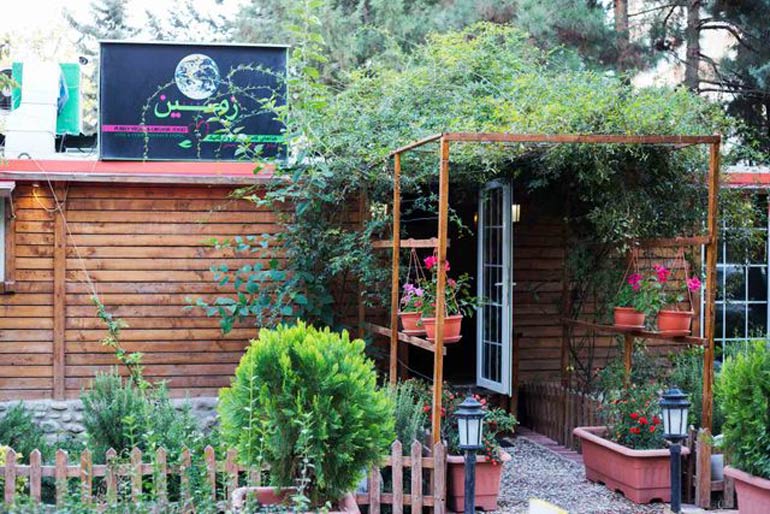 رستوران زمین