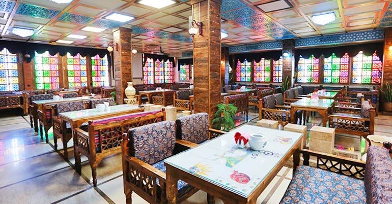 سفره خانه سنتی عمارت