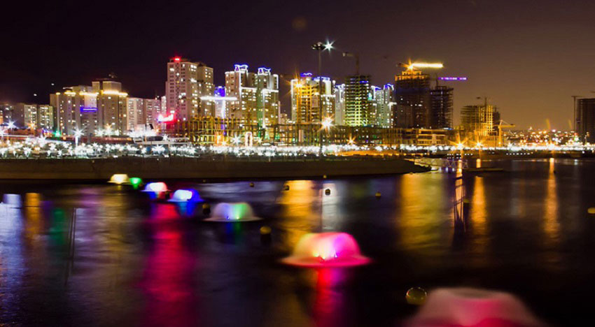 دریاچه چیتگر از جاهای دیدنی تهران در شب