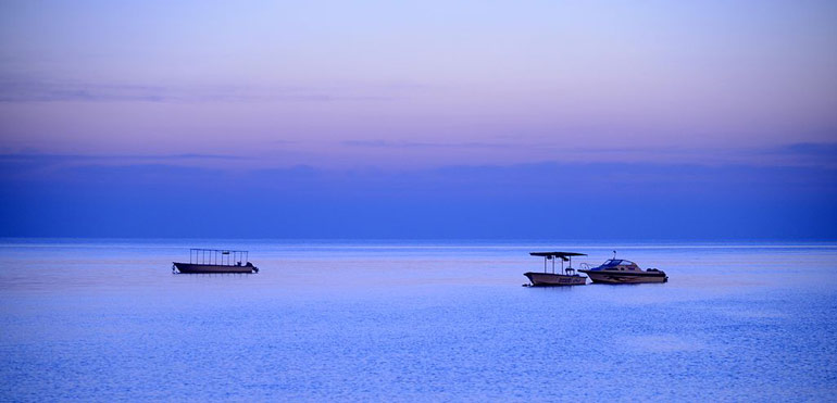 دریای زیبا و آرام کیش