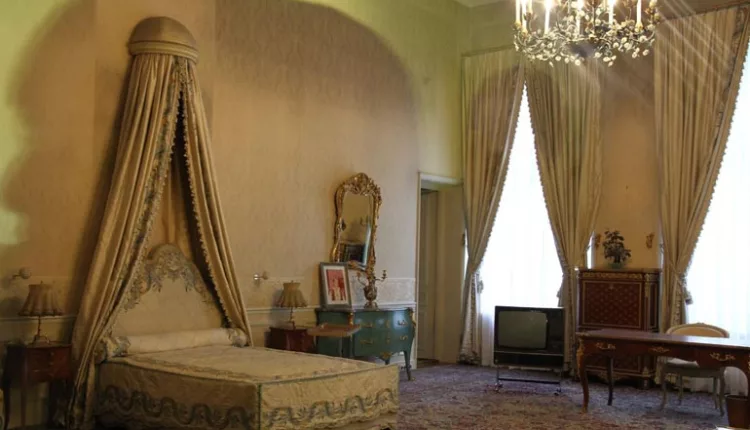 اتاق خواب شاه و همسرش