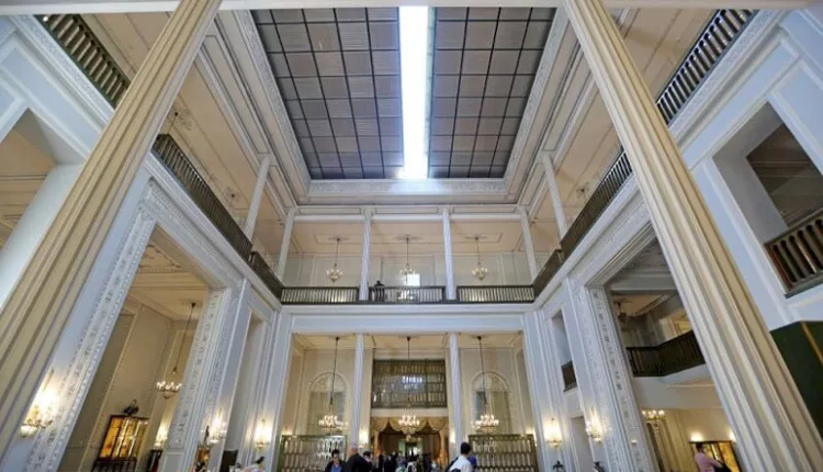 سقف بازشو کاخ نیاوران