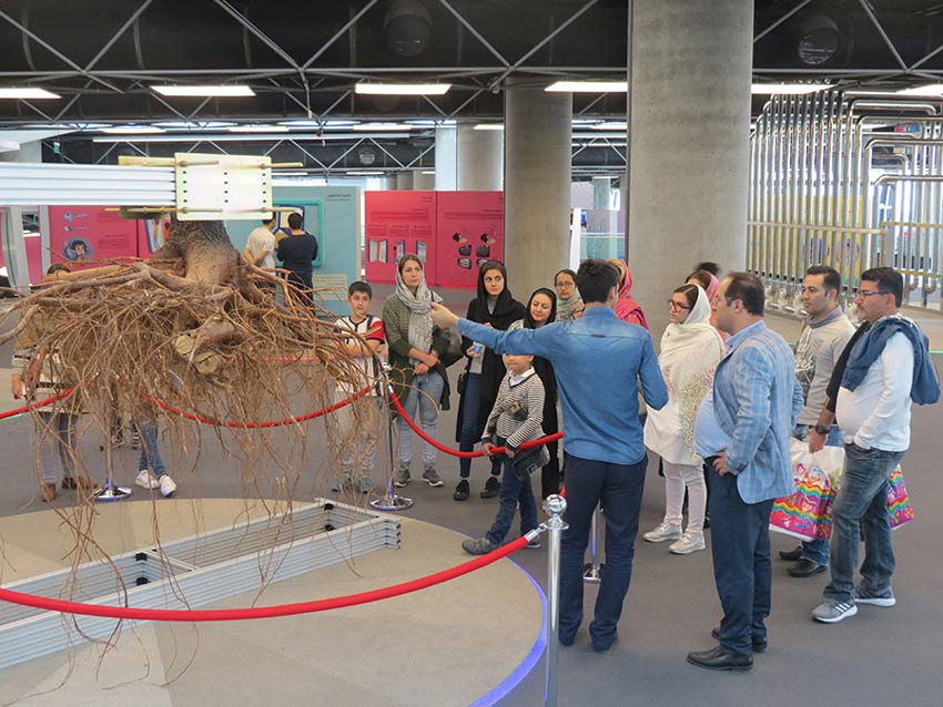 باغ علم نوجوان در باغ کتاب تهران