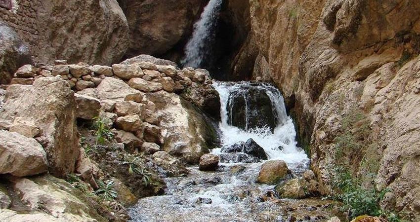 تنگه واشی از دیدنی های فیروزکوه