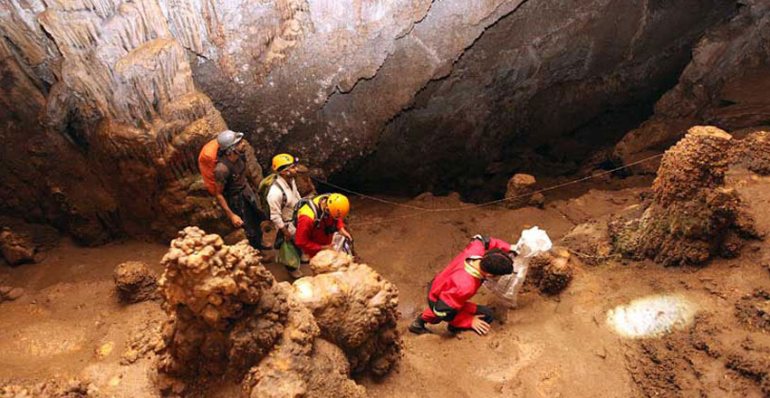 غار رودافشان از مکان های دیدنی فیروزکوه