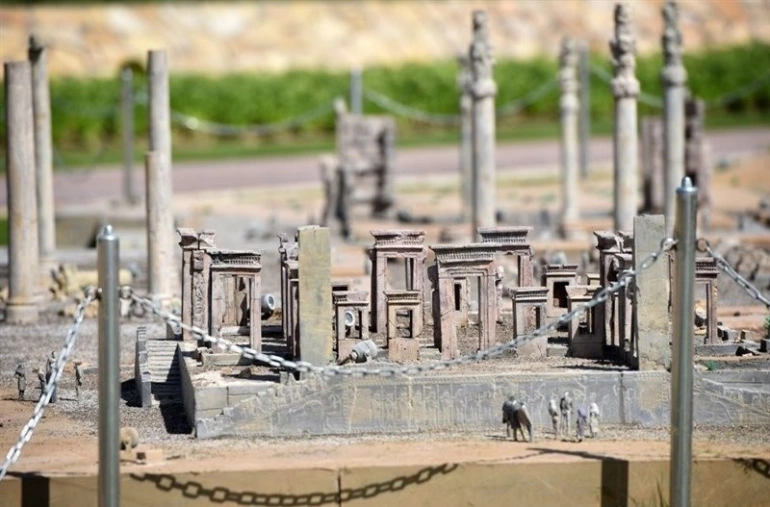 ساختمان‌های مشهور پارک مینیاتوری مشهد