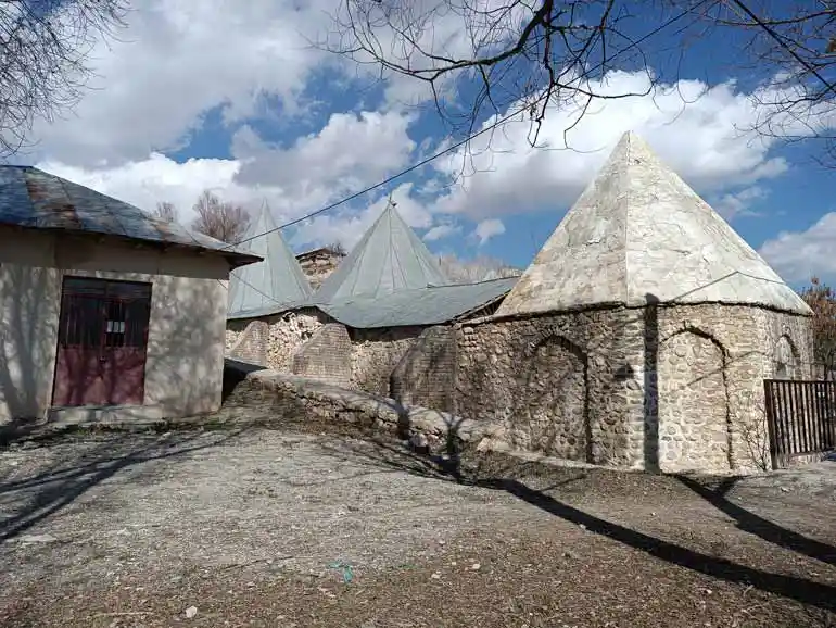 امامزاده دوازده ‌تن