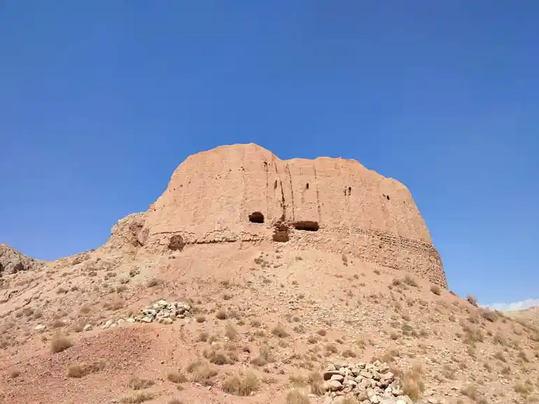 سرخ قلعه سرانزا