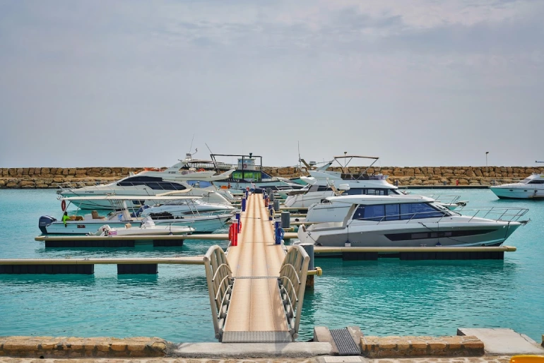 ساحل مارینا کیش؛ زیبایی‌های خلیج فارس