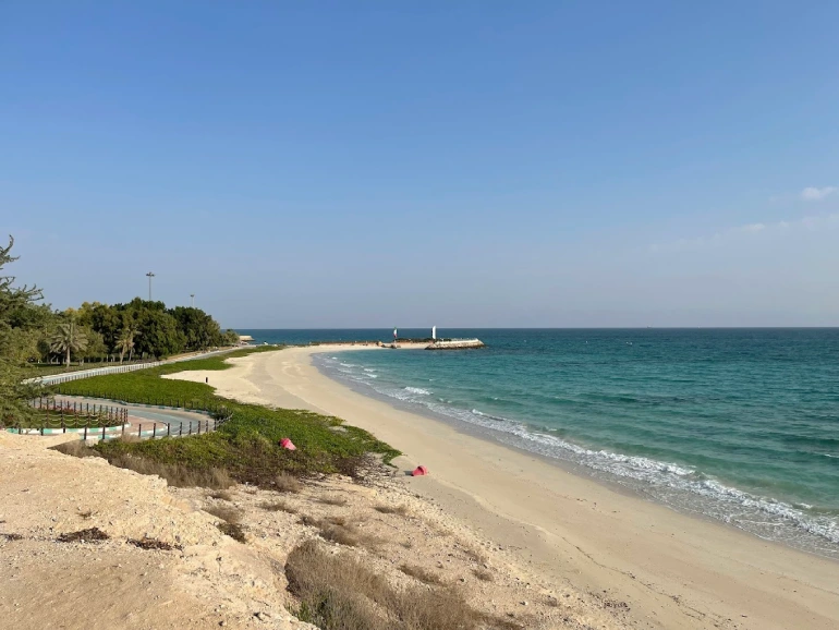 ساحل مارینا کیش؛ تفریحات آبی و آرامش