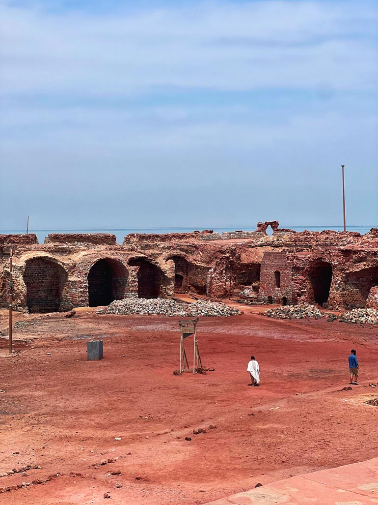 سفر به بندر کنگ