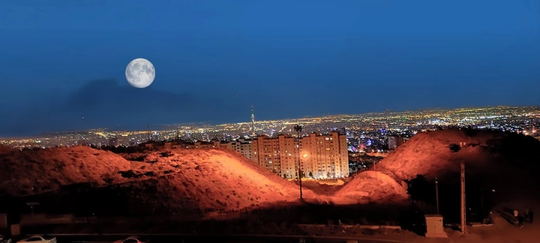 بام بوعلی کجاست؟