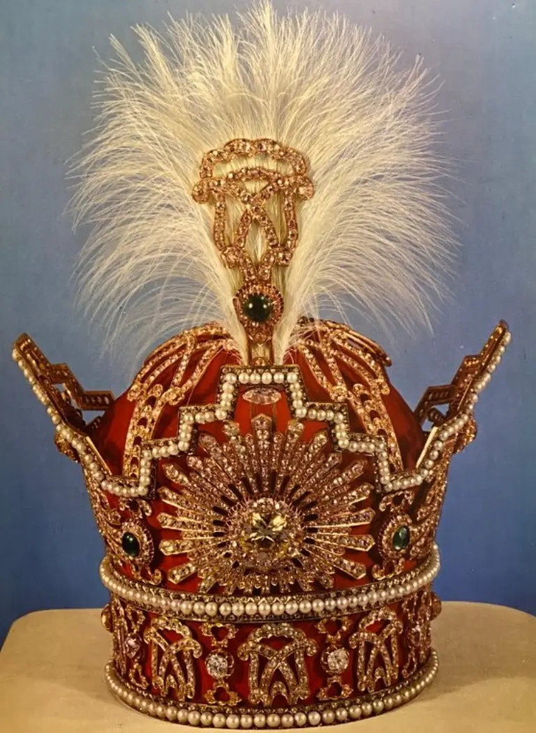 تاج پهلوی در موزه جواهرات ملی ایران