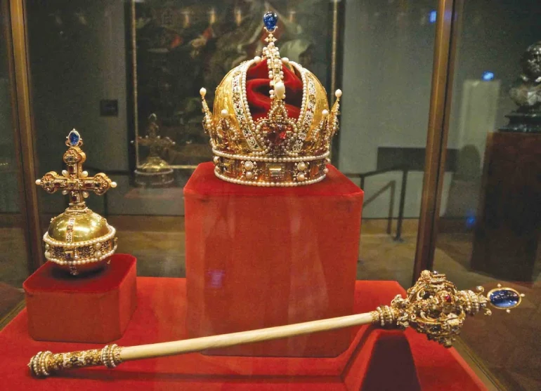 اشیای موزه ملی جواهرات تهران