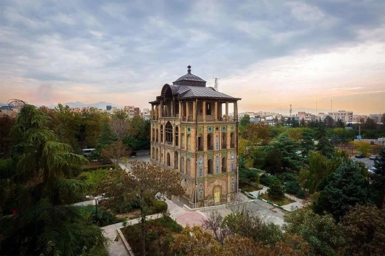 کاخ عشرت آباد