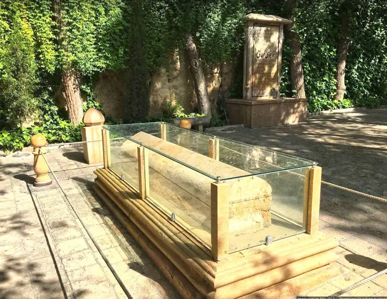 آرامگاه خواجوی کرمانی