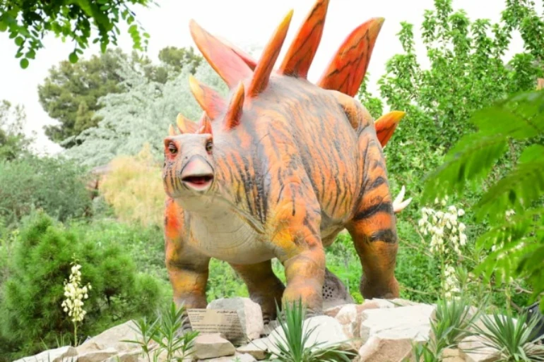 ماکت دایناسورها و سایر حیوانات