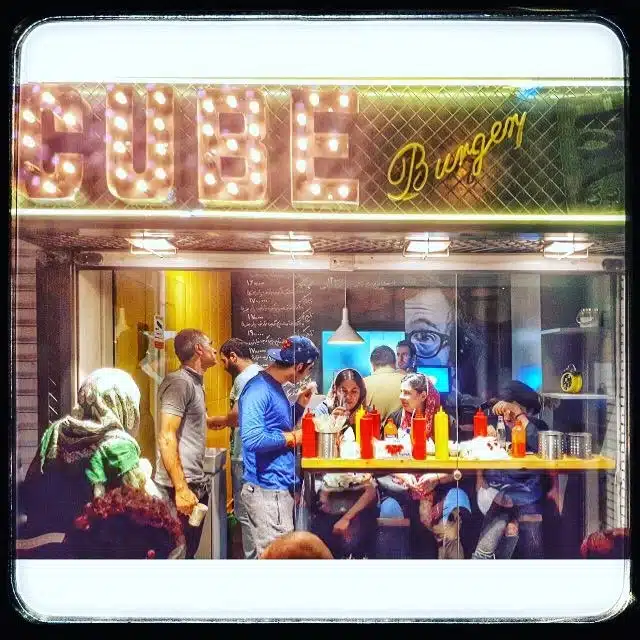 کیوب‌ برگر تهران از بهترین فست فود های تهران