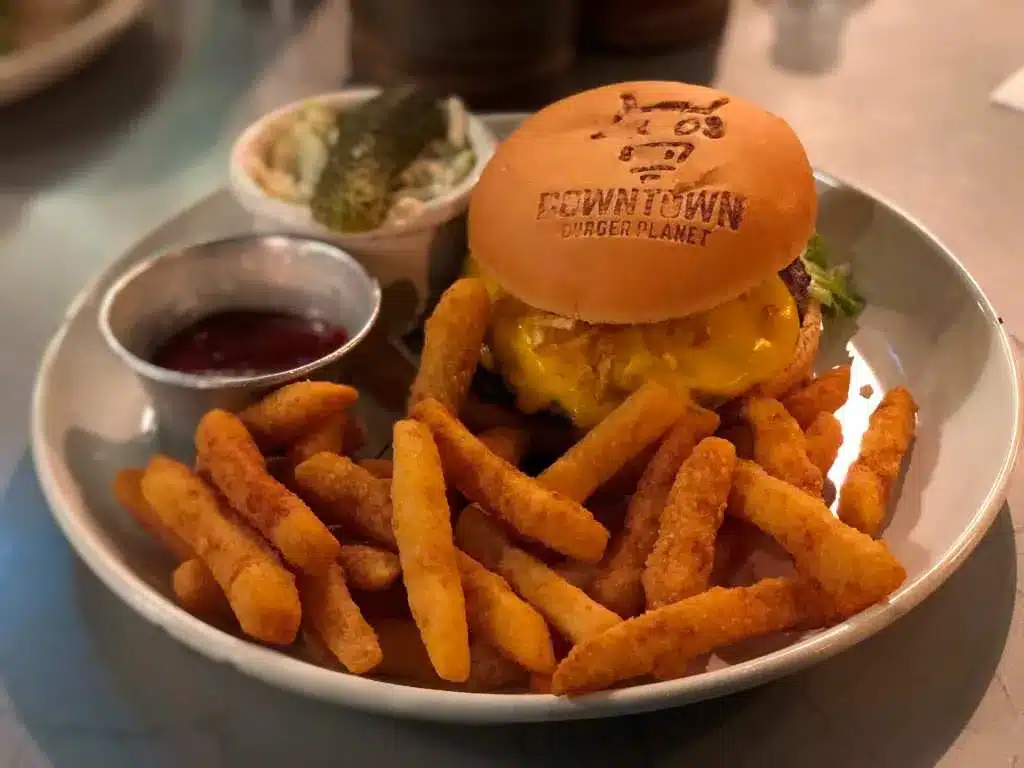 فست فود دان تان برگر تهران از برگر های محبوب تهران